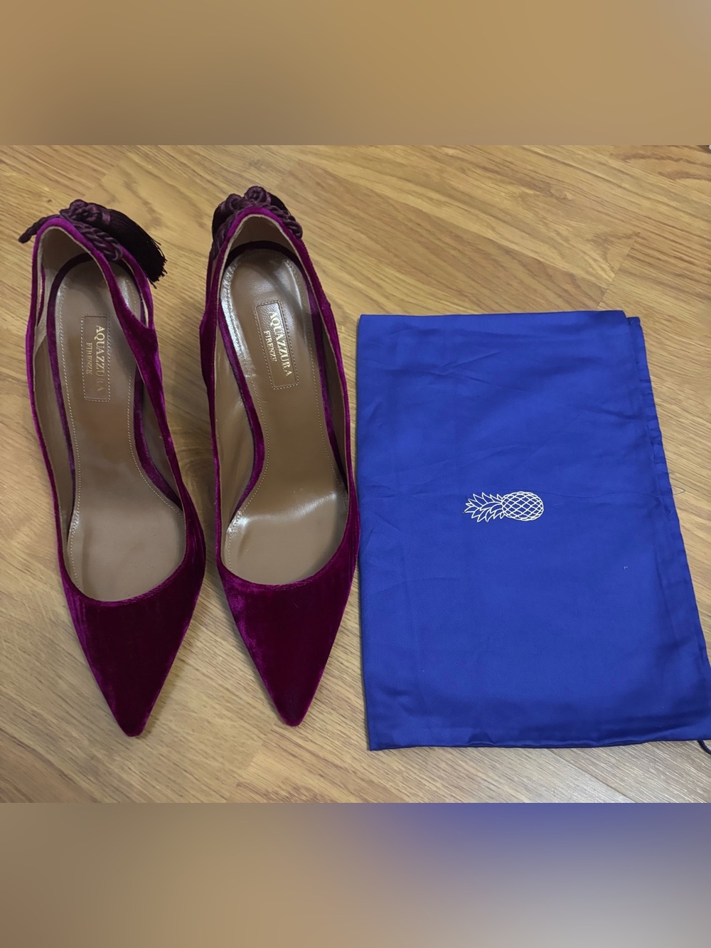 EUC Aquazzura Magenta Velvet Pointed-Toe Pumps with Tassel Accent size EU 40.5